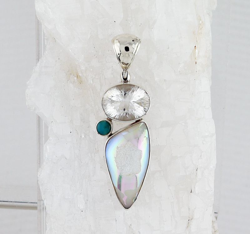 SB P-0527 MLT  (Quartz Druzy, Apatite, and Faceted Quartz)