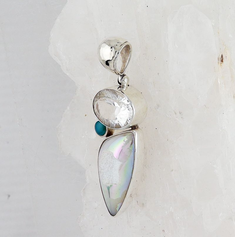 SB P-0527 MLT  (Quartz Druzy, Apatite, and Faceted Quartz)
