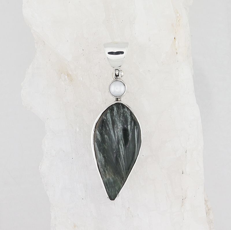 SB P-0575 SE  (Seraphinite and Pearl)
