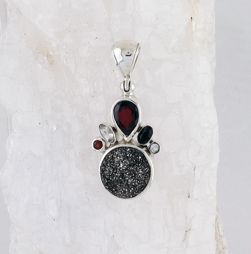 SB P-0752 MLT (Quartz Druzy, Black Onyx, Garnet, and White Topaz)