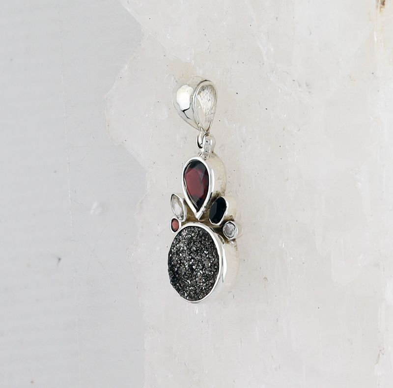 SB P-0752 MLT (Quartz Druzy, Black Onyx, Garnet, and White Topaz)