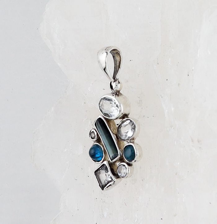 SB P-0944 AP (Apatite, White Topaz, and Tourmaline)