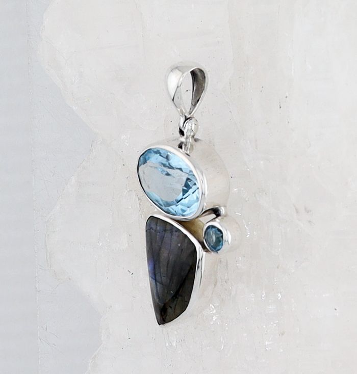 SB P-1142 BT SP (Blue Topaz and Spectrolite)