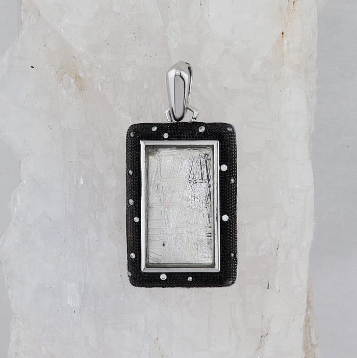 SB P-1240 A MET (Meteorite and White Topaz)