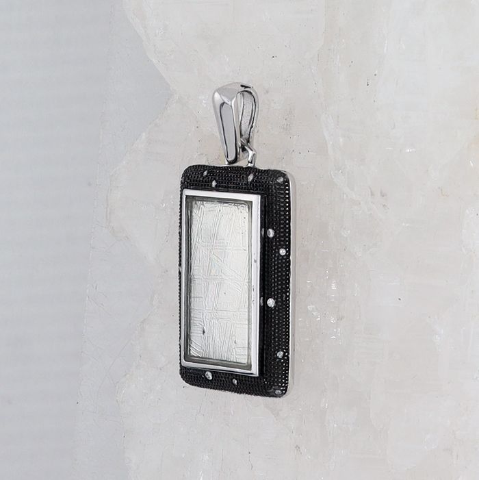 SB P-1240 A MET (Meteorite and White Topaz)