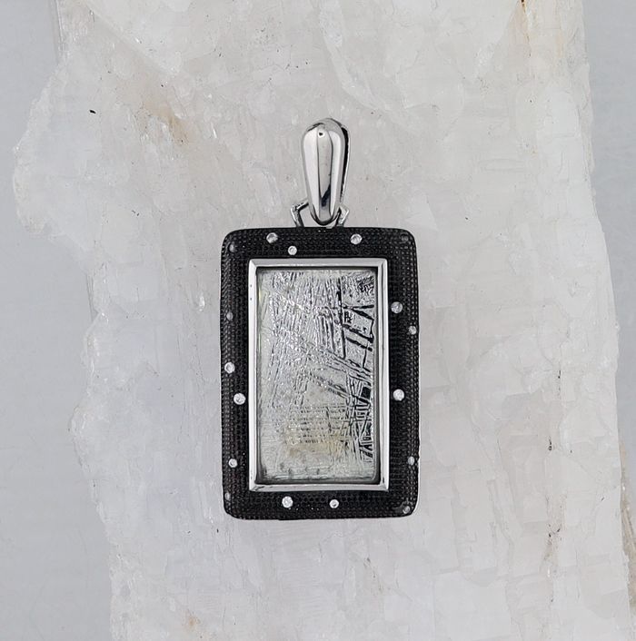 SB P-1240 B MET (Meteorite and White Topaz)