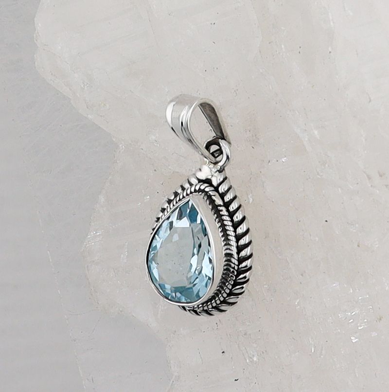 SILK P-032 BT (Blue Topaz)