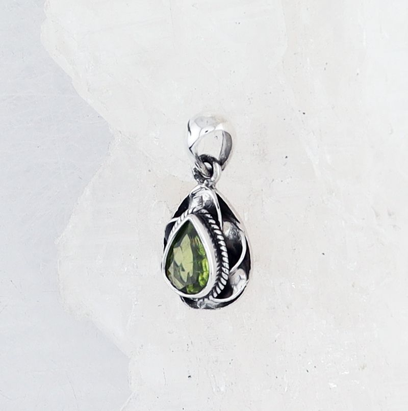SILK P-034 PE (Peridot)
