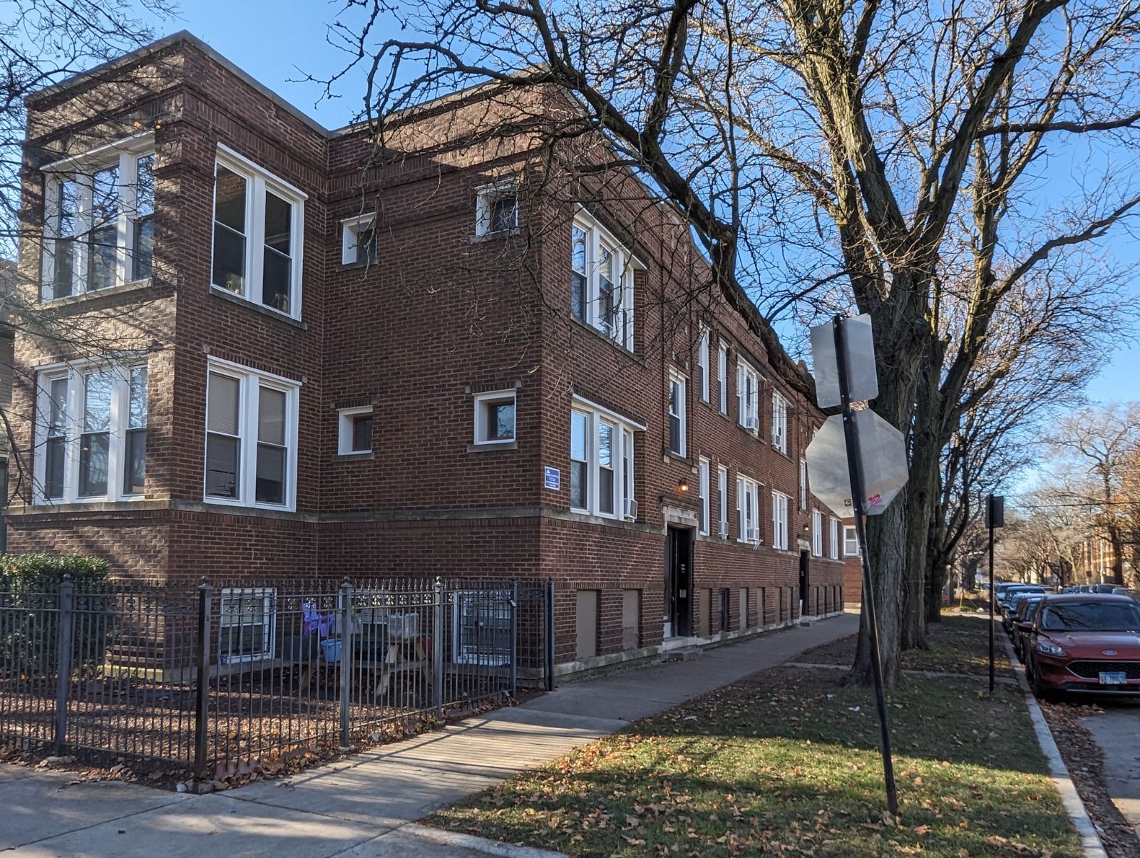 4458 N Spaulding