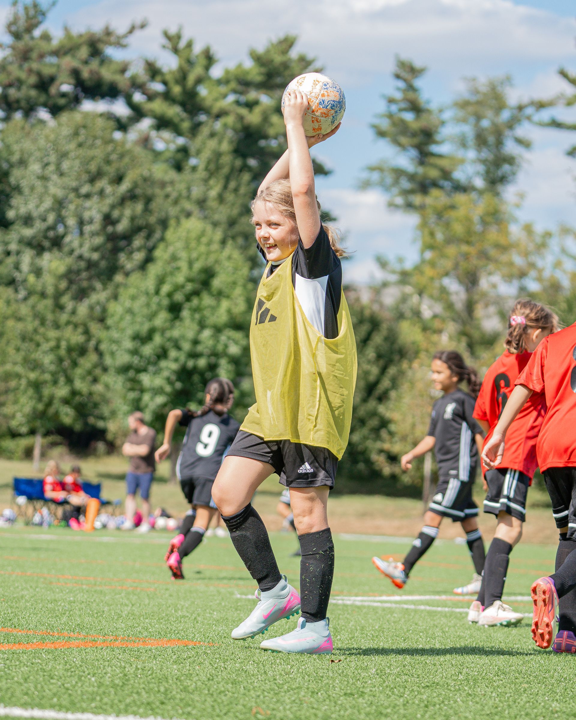 MSI Classic player with a yellow penny throwing the ball into the game.