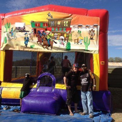 Inflatable bouncy house 