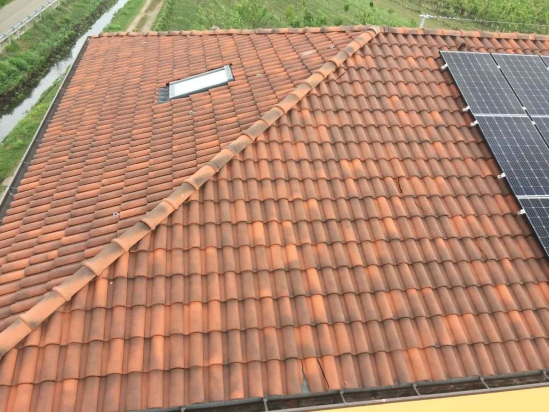 roof laying