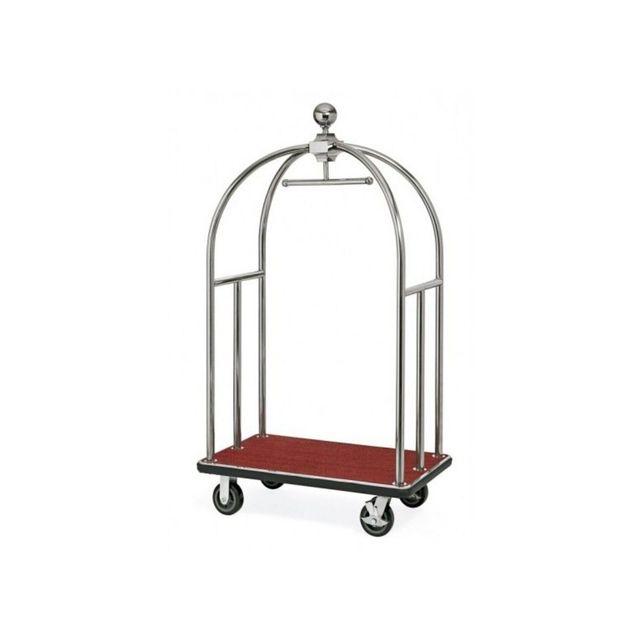 Carrito portaequipajes de alfombra roja con estructura cromada y cuatro ruedas.