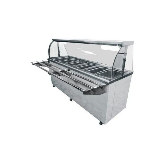 Vitrina expositora de acero inoxidable para cafetería con protector contra estornudos de vidrio curvado y bandejas en la parte inferior.
