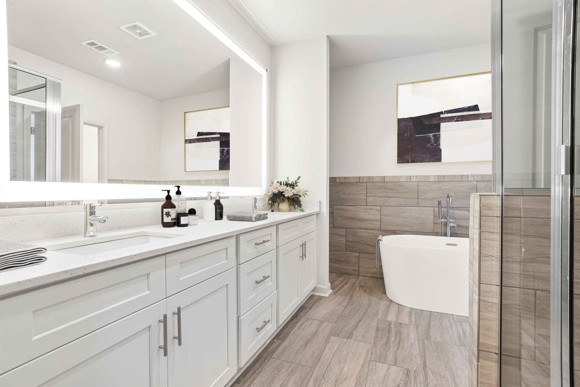 Bathroom | Deluxeton Homes | Dunwoody, GA 30346