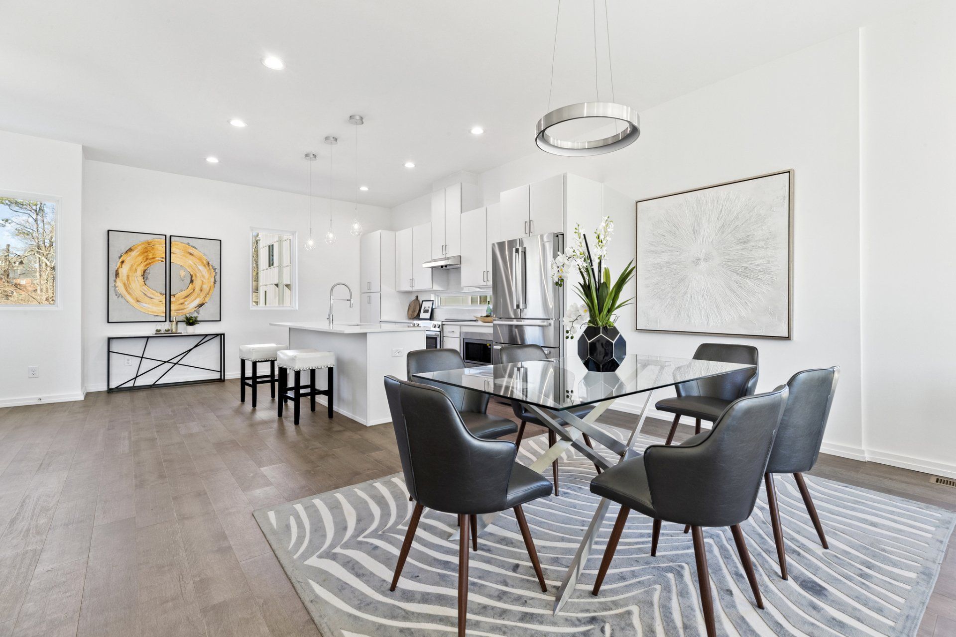 Photograph-Moderns-Dining