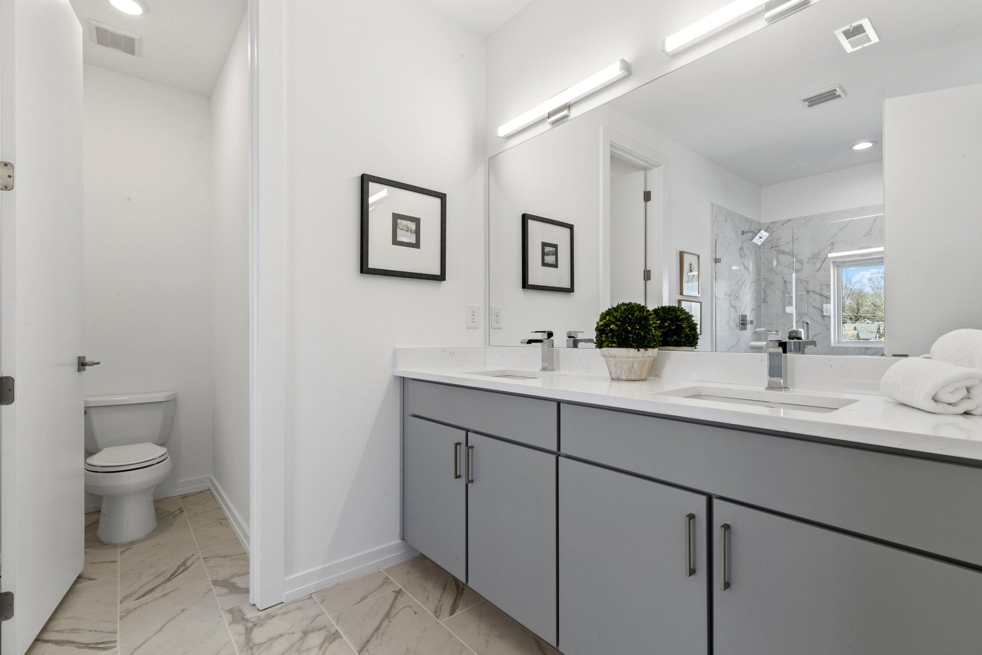 Photograph-Moderns-Bathroom
