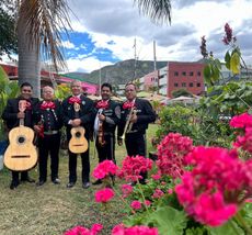 Mariachi en Oaxaca con traje tradicional