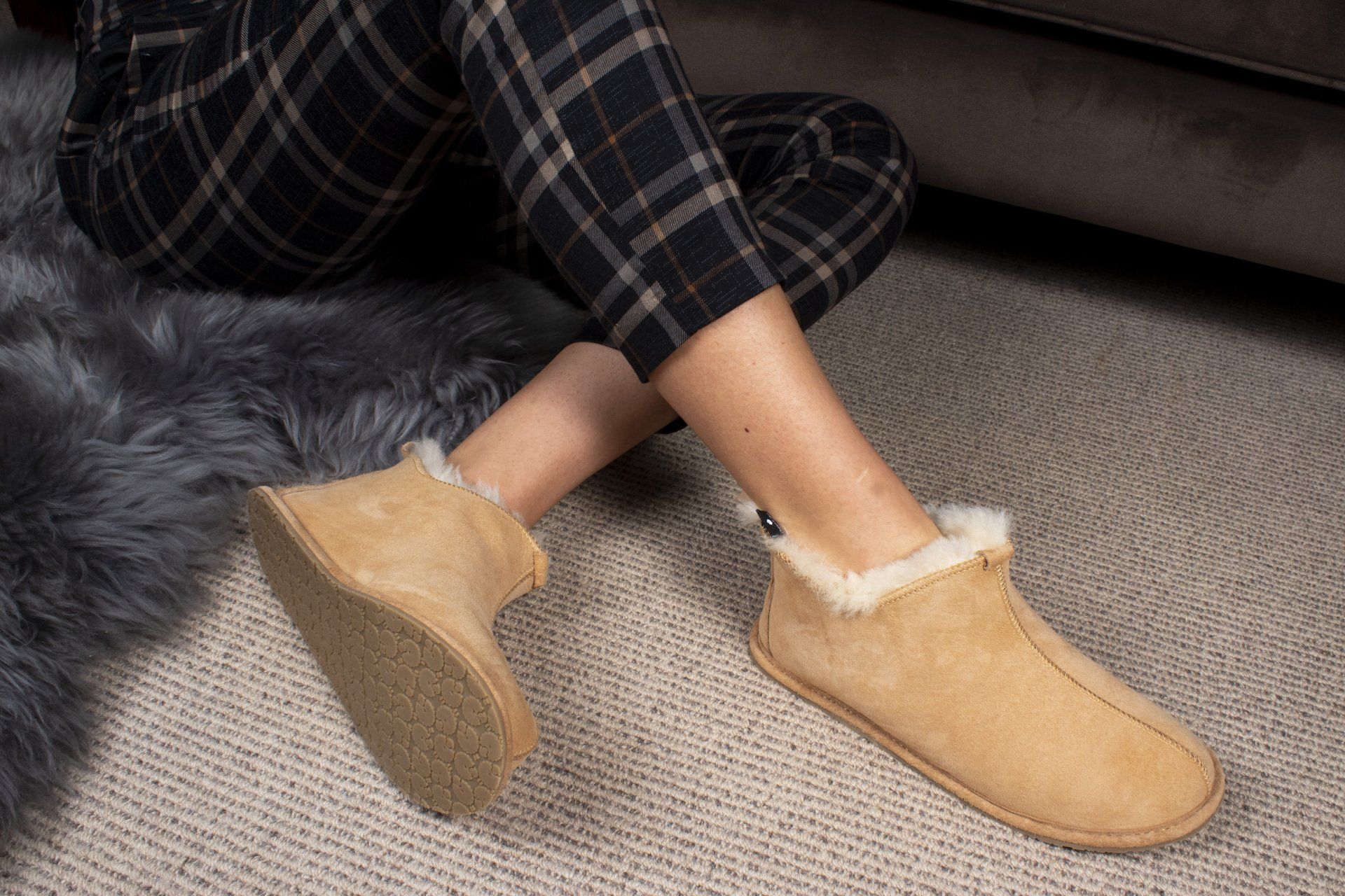 Women's beige sheepskin slippers with natural wool lining