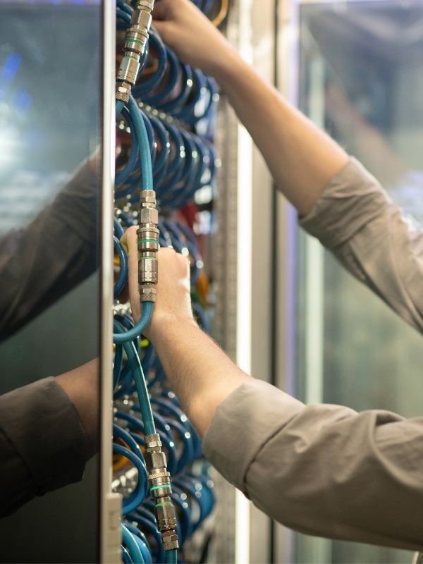 Low voltage wiring setup for commercial network system