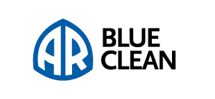 Logo Blue Clean blu e nero con AR stilizzato all'interno dell'icona di una casa blu