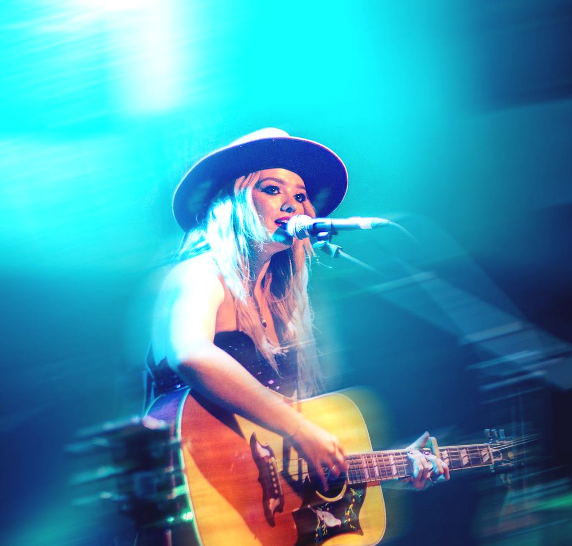 Robyn Red | Singer Songwriter | Listen now