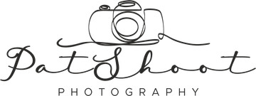 Logo voor Pat Shoot Photography, met een lijntekening van een camera en sierlijke tekst.