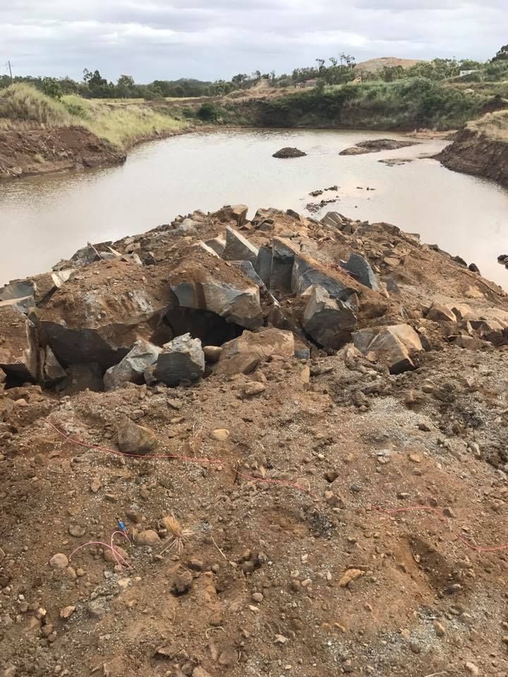 Muddy Water With a Rocky, Broken Dam. Brown Soil and Vegetation — The Caves Quarry CQ in The Caves, QLD