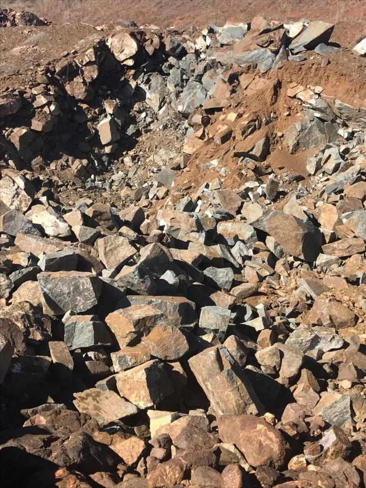 Pile of Broken Rocks With a Rocky Background — The Caves Quarry CQ in The Caves, QLD