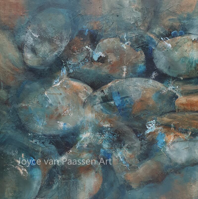 Door rivierwater rondgeslepen stenen.
Semi-Abstract Mixed media Acrylverf in lagen met paletmes
50x50 cm katoen canvas