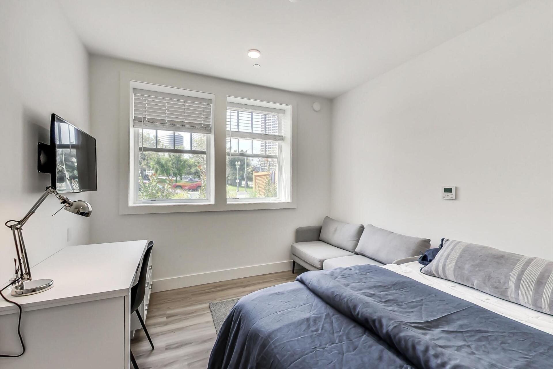 Artthaus Grand Modern Oakland Apartment