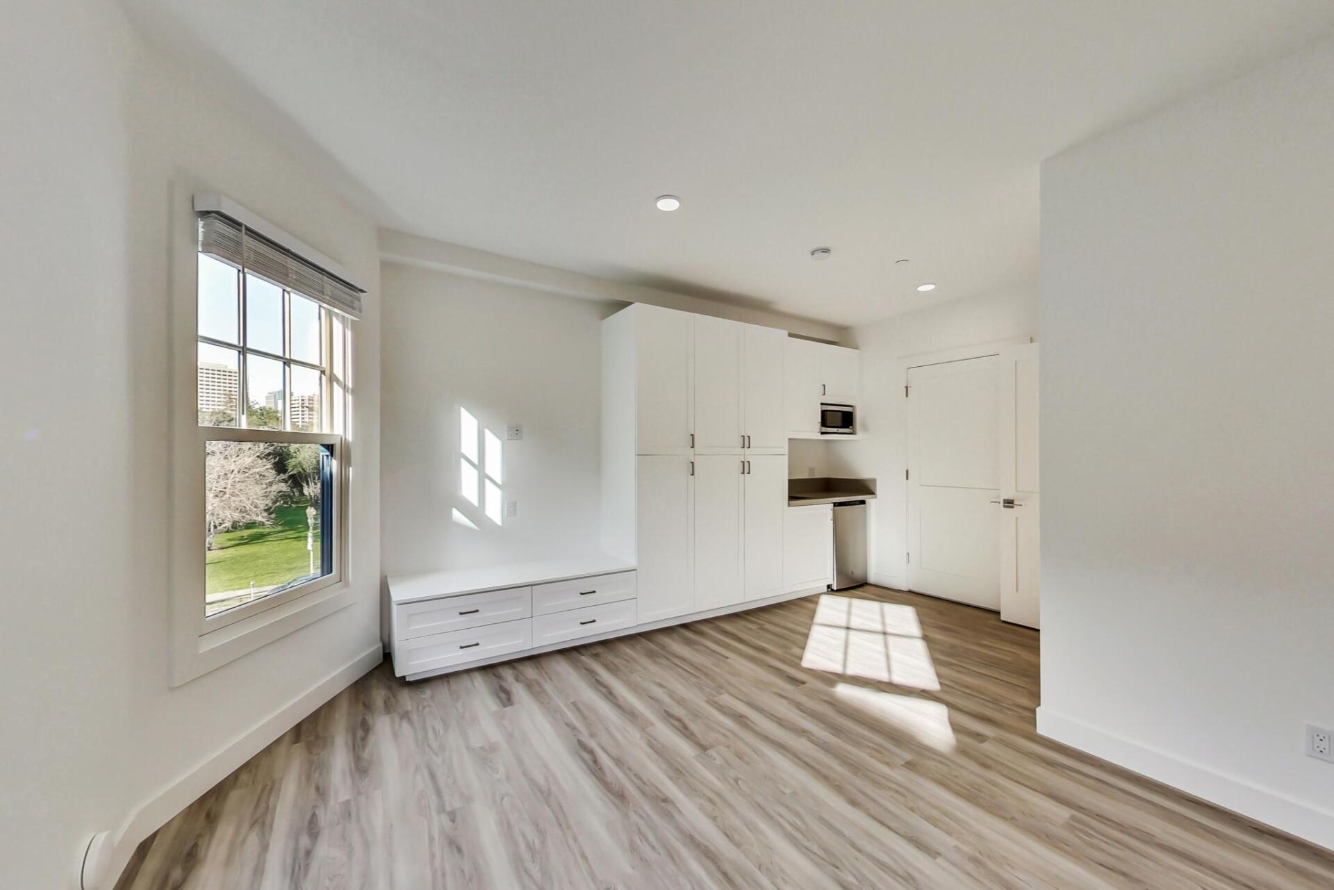 Artthaus Grand Modern Oakland Apartment