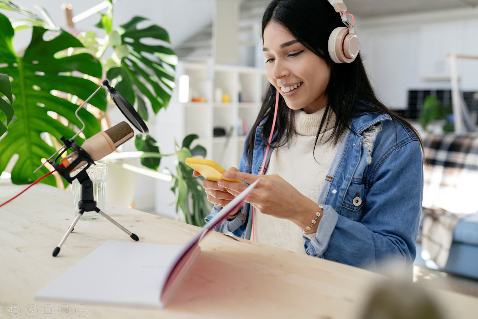 womand holding a phone with headset