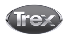 Logo Trex en blanc, lettres gris métallisé sur un ovale gris foncé avec une bordure argentée.