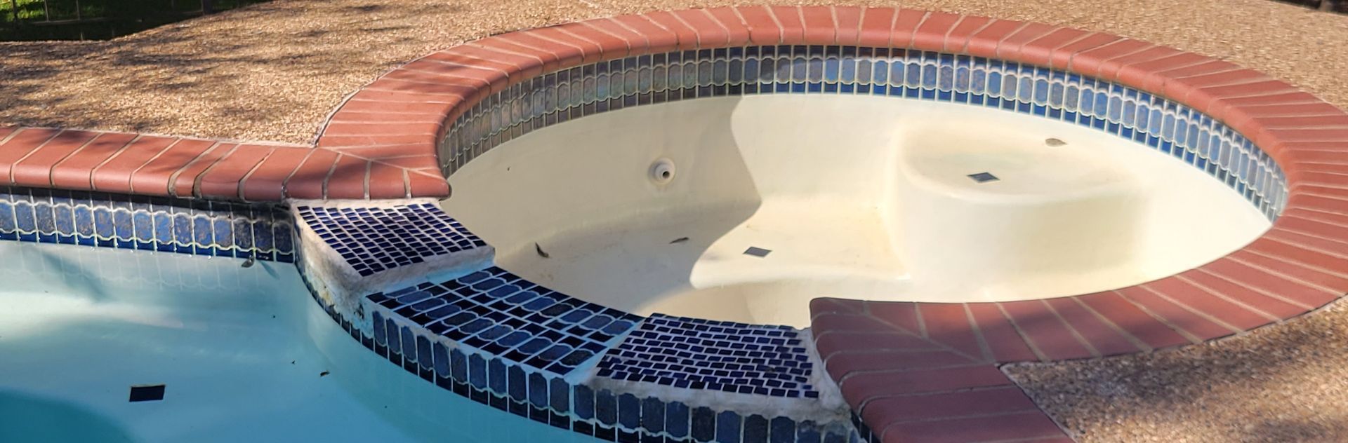 Cosmetic repair of a pool leak