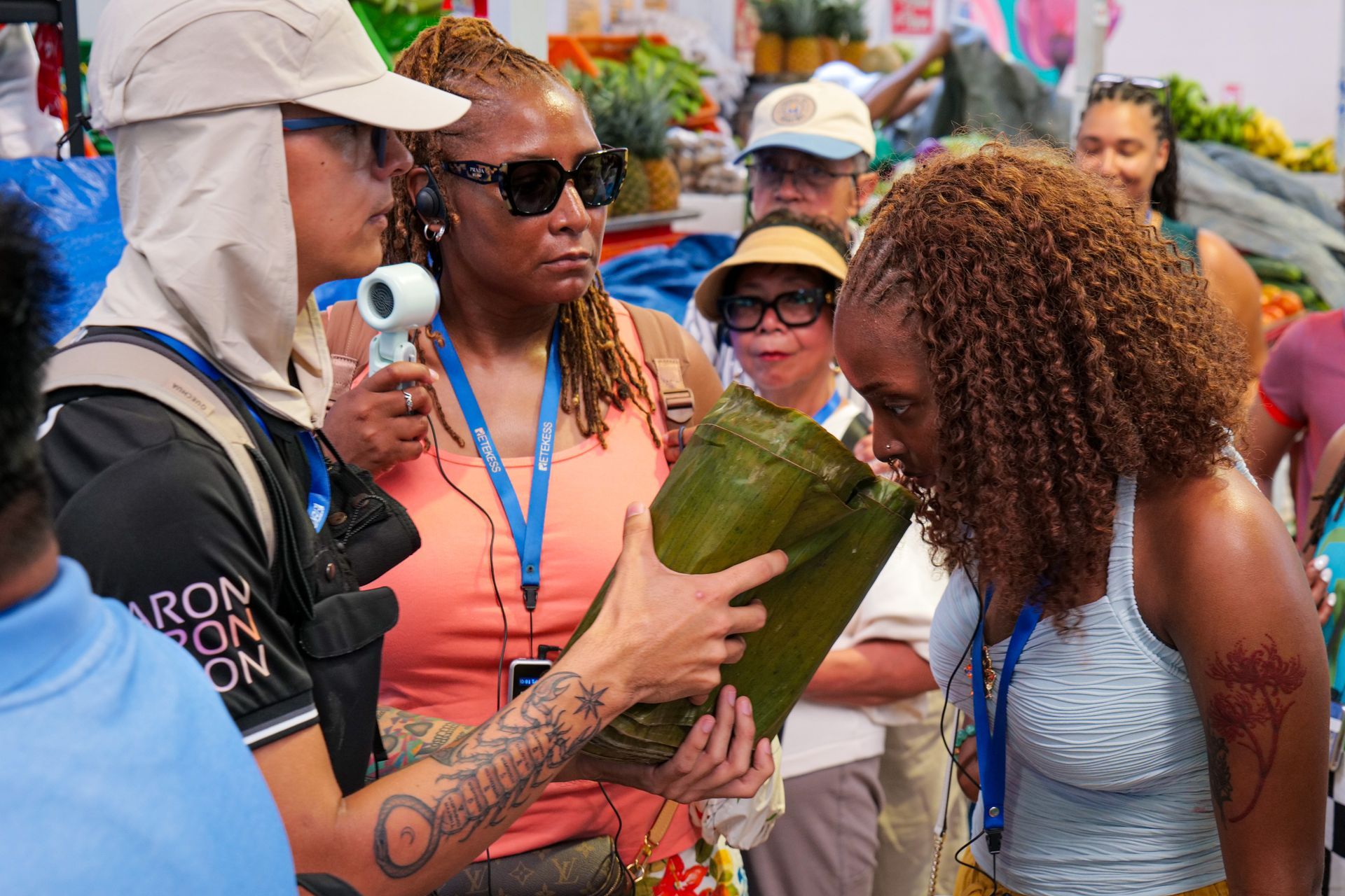 Sensory discovery with the guide at the market