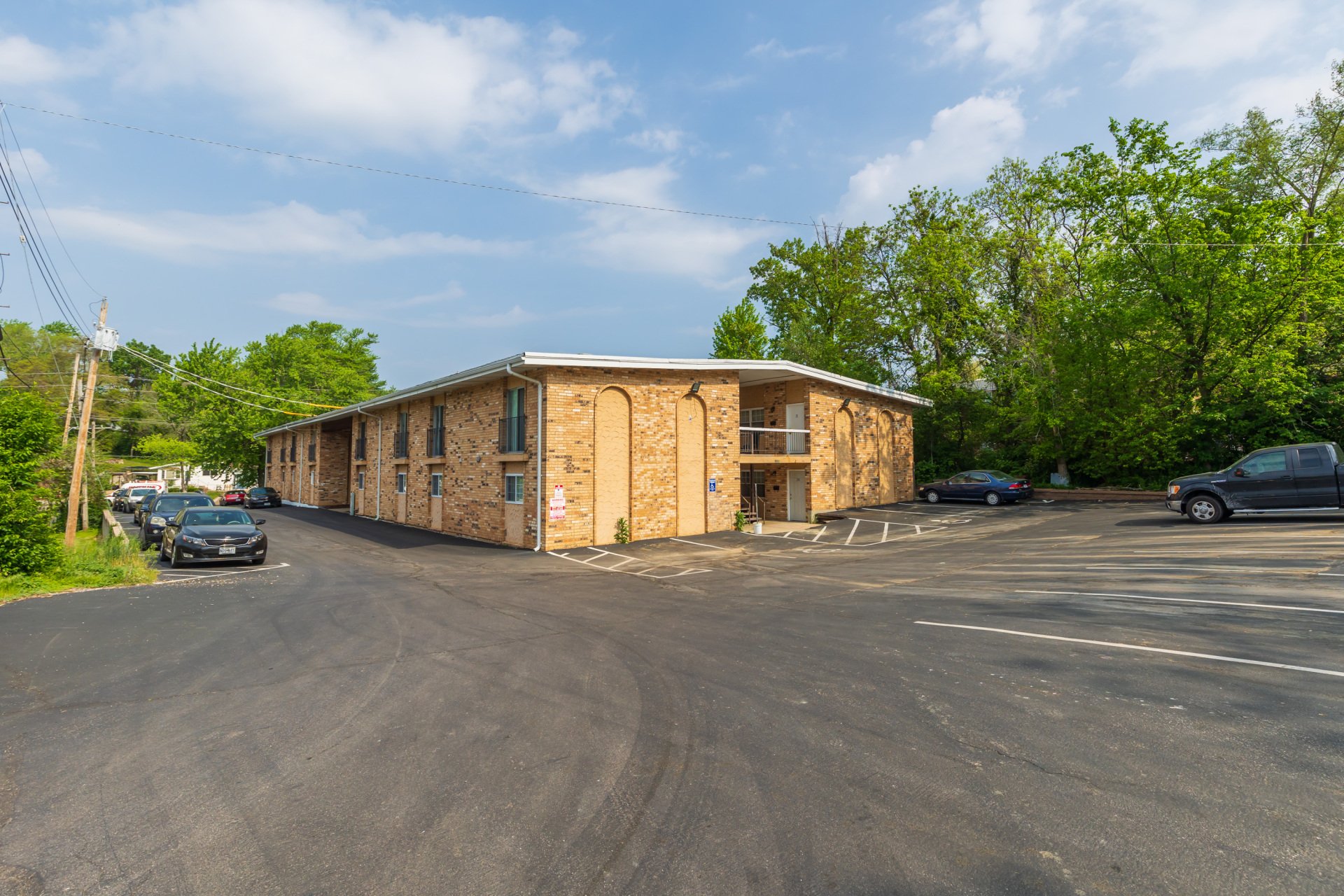 Cunningham Apartments St. Charles, MO