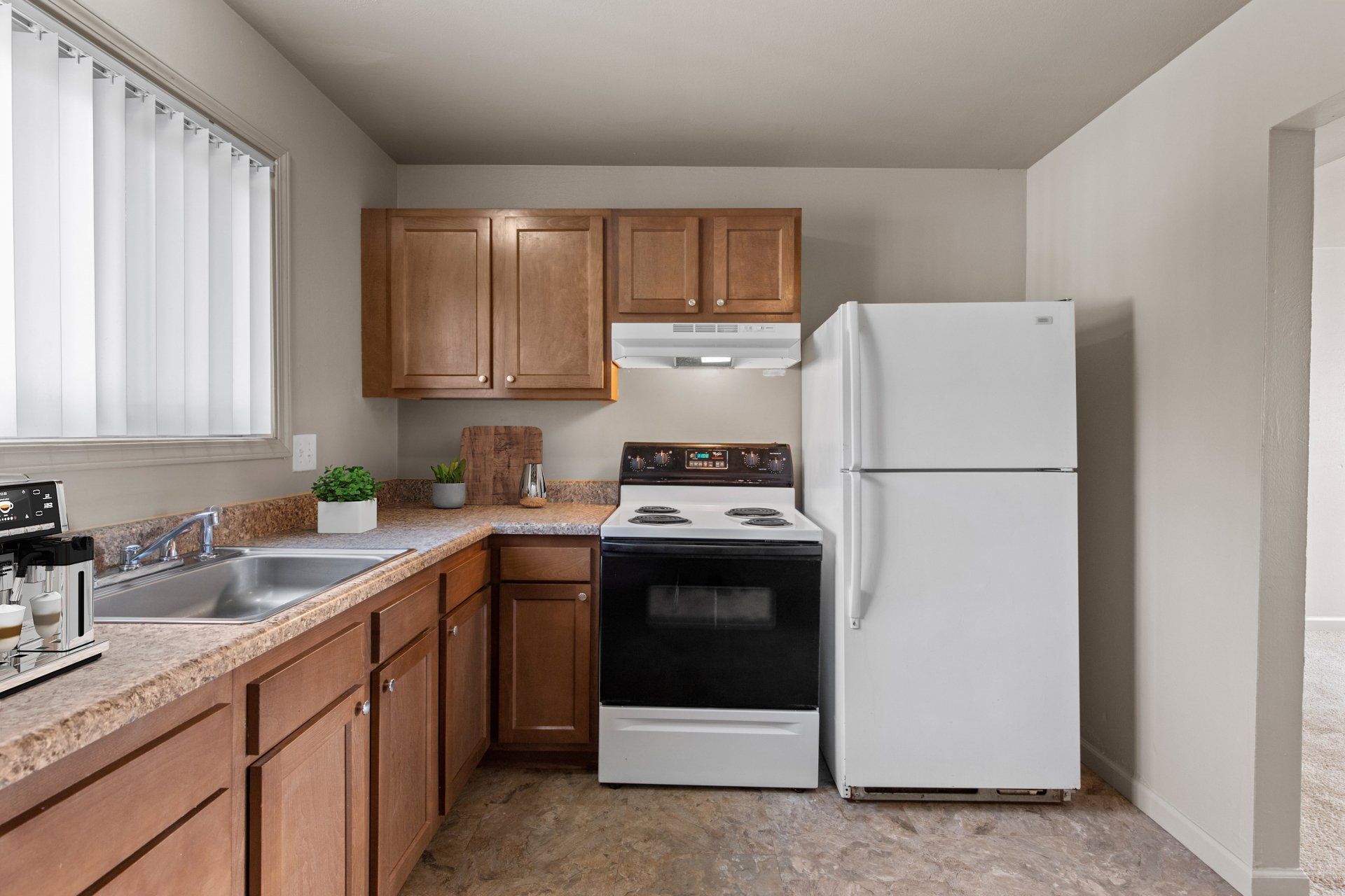 2 Bedroom / 1.5 bathroom unit kitchen