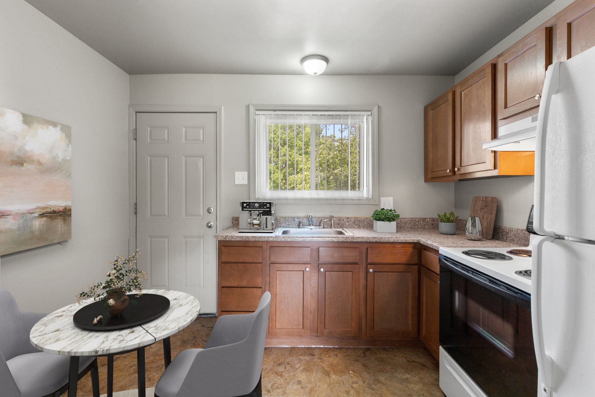 2 Bedroom / 1.5 bathroom unit kitchen