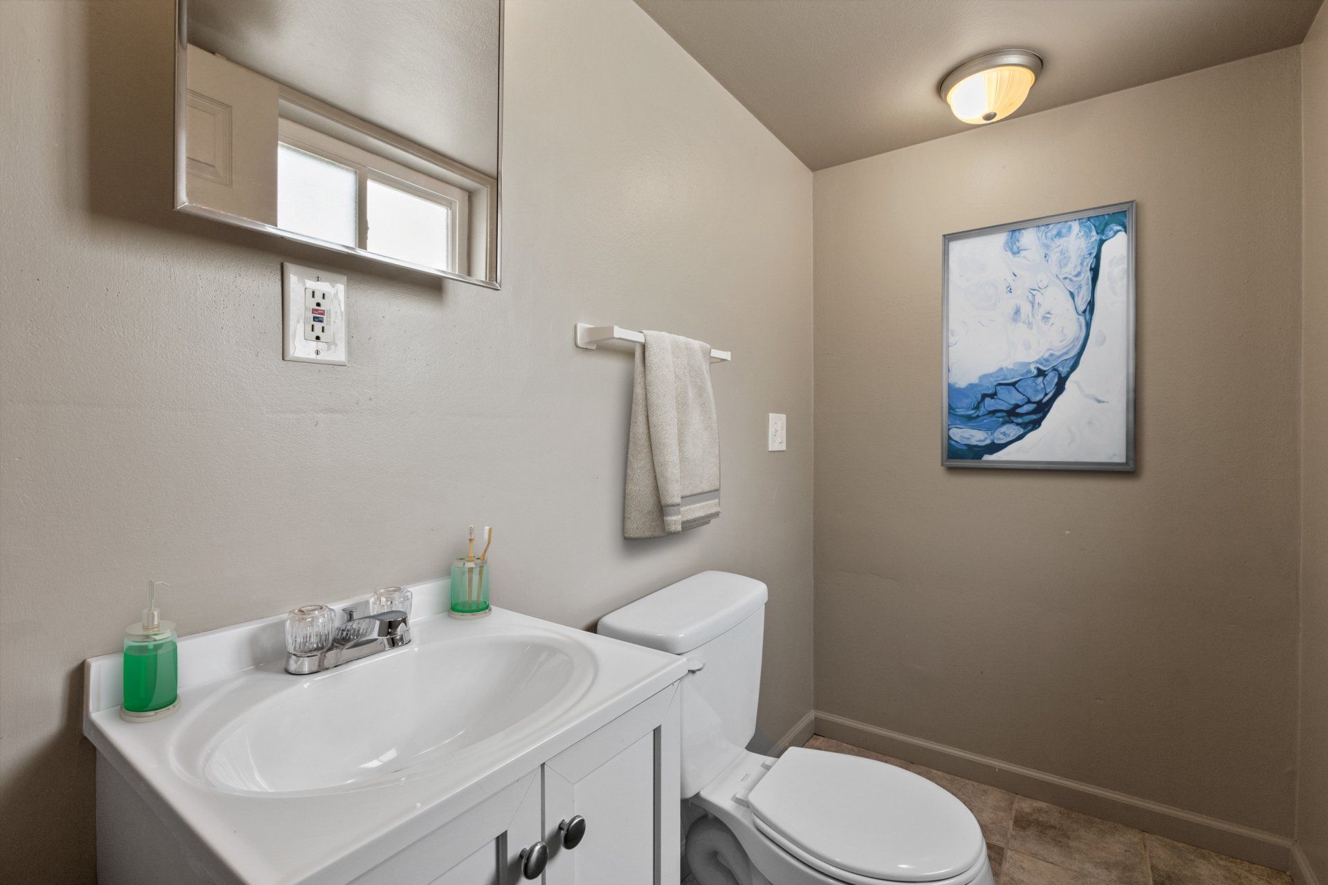 2 Bedroom / 1.5 bathroom unit bathroom