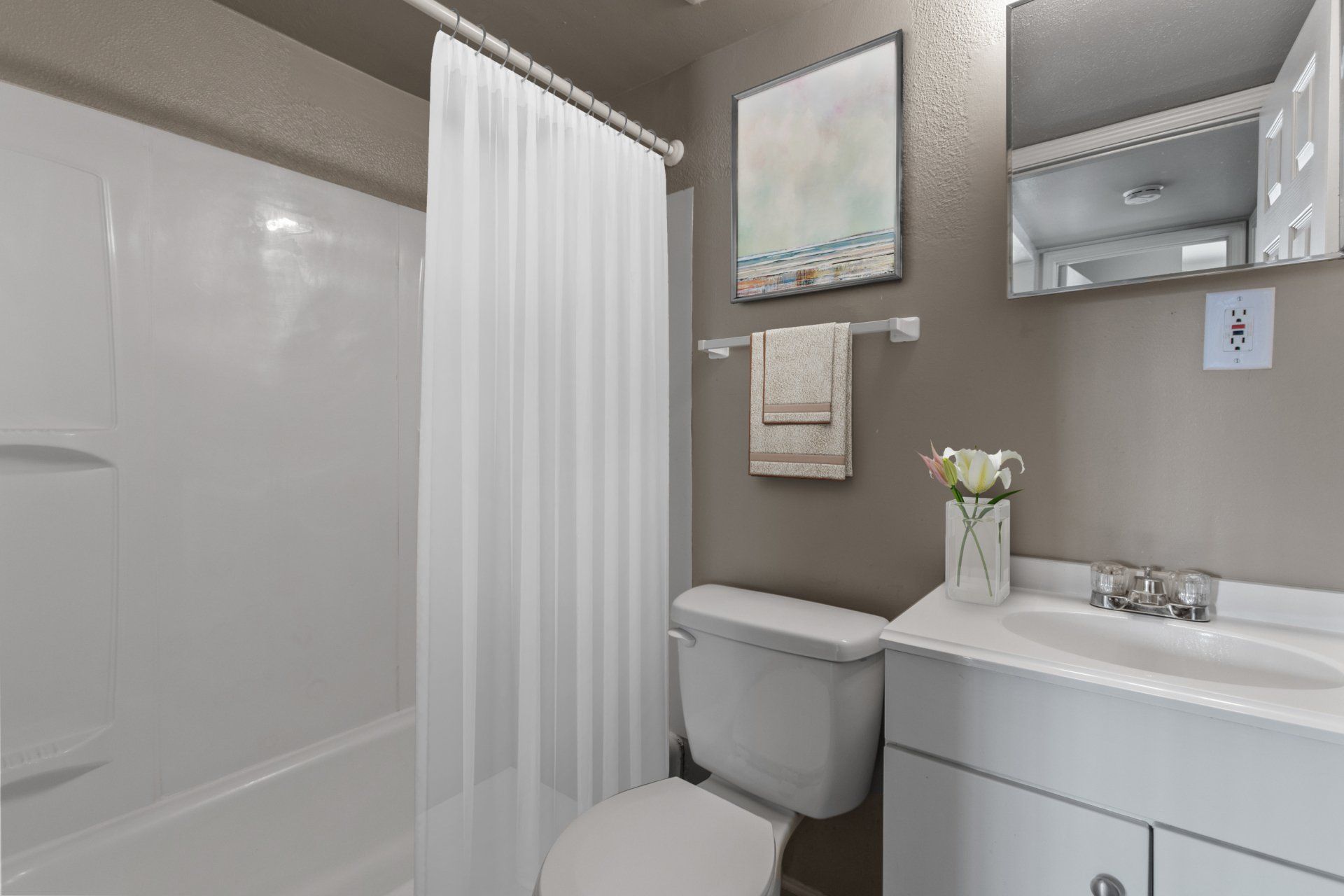 2 Bedroom / 1.5 bathroom unit bathroom