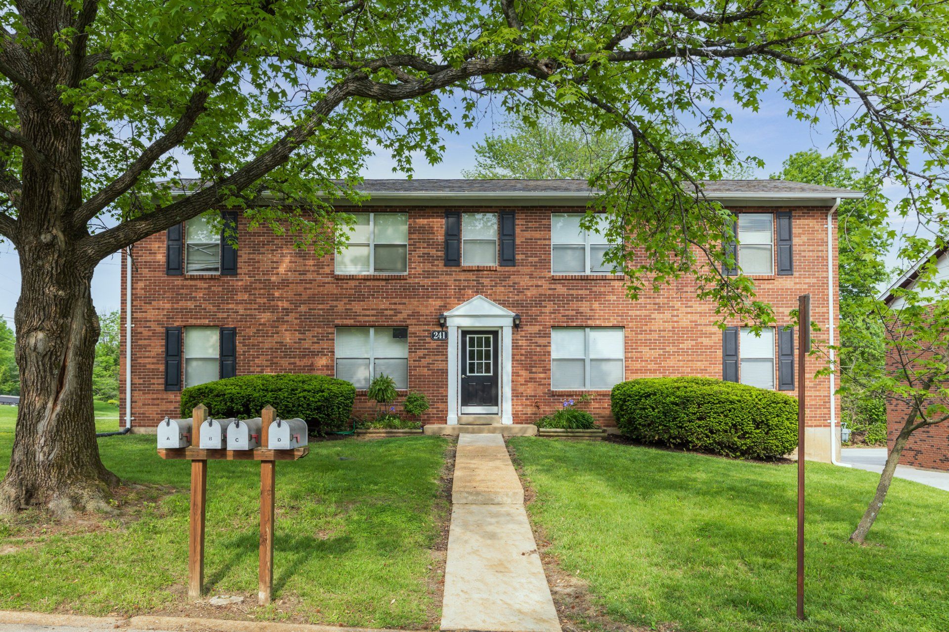 Exterior of Leslie Apartments brick building