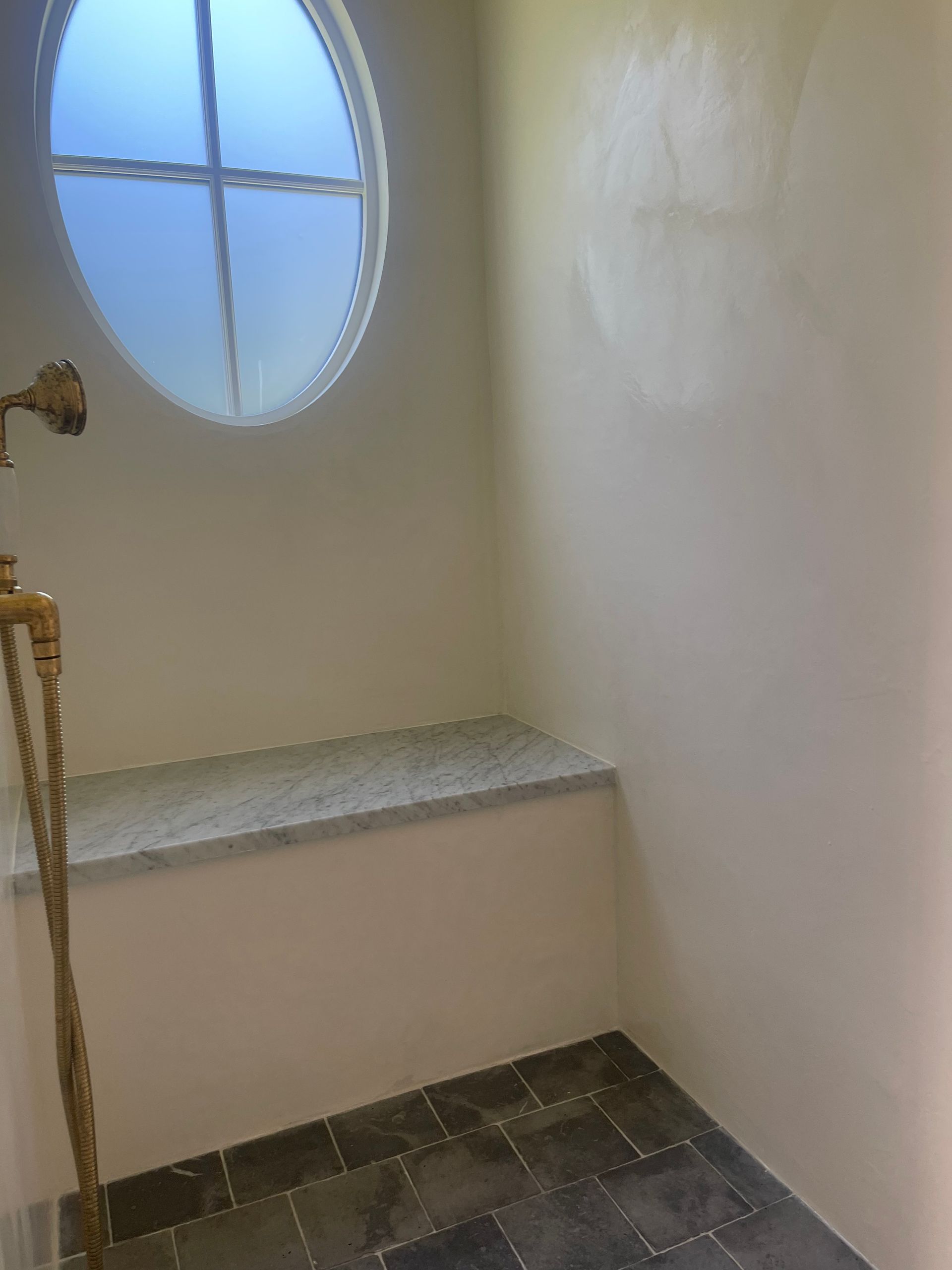 Tadelakt seamless shower installation — waterproof lime plaster, Oregon