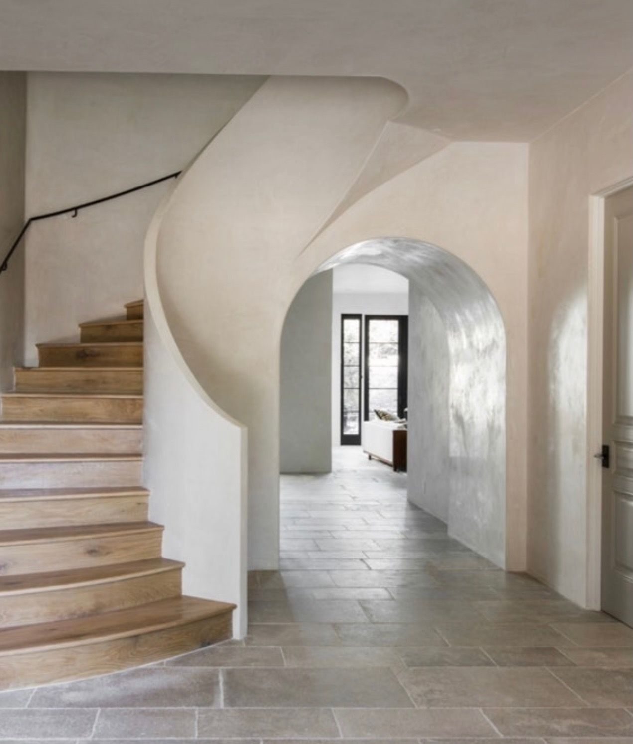 Venetian plaster artisan