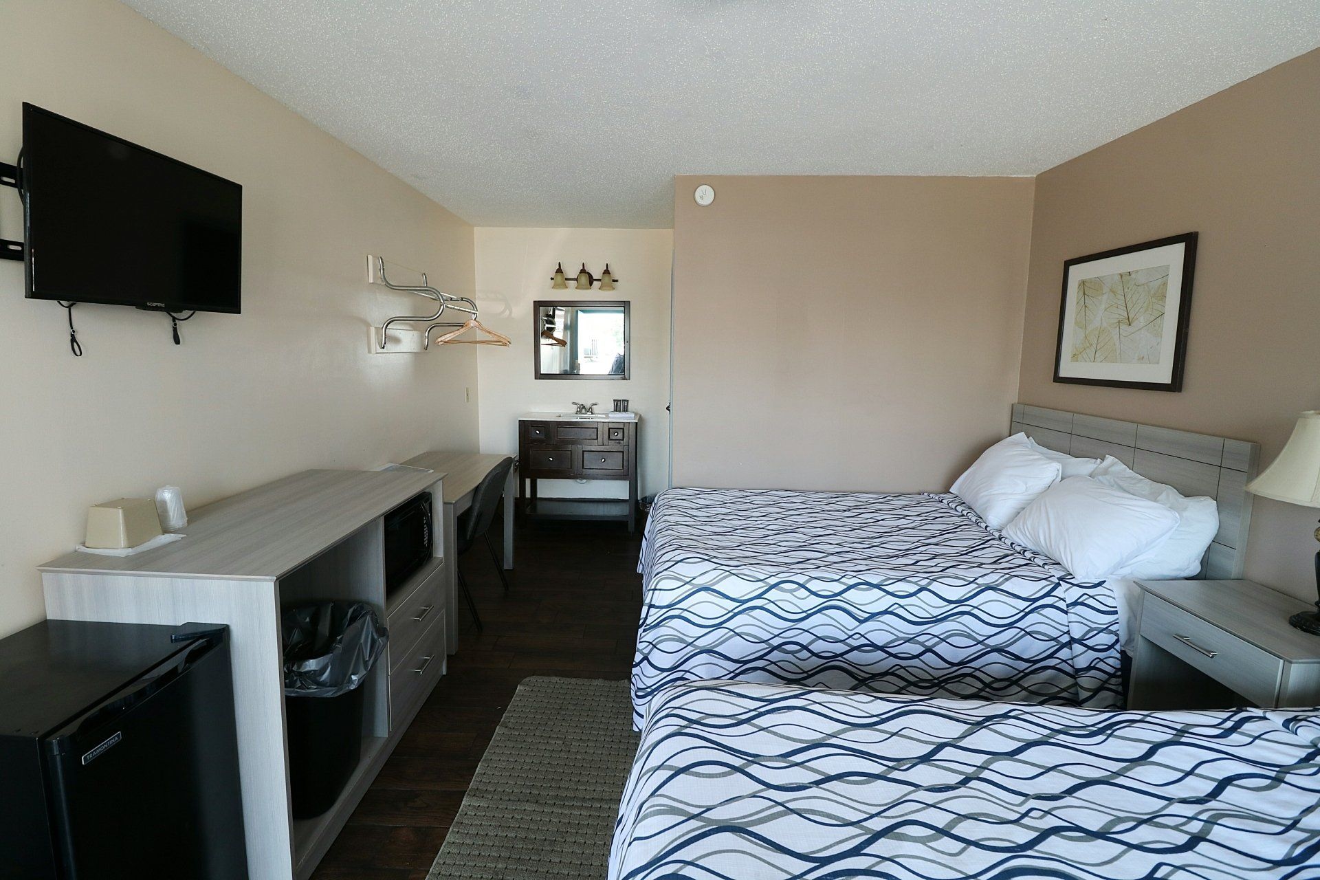 Commodore Resort - 2 Double Bedroom - Exterior Building