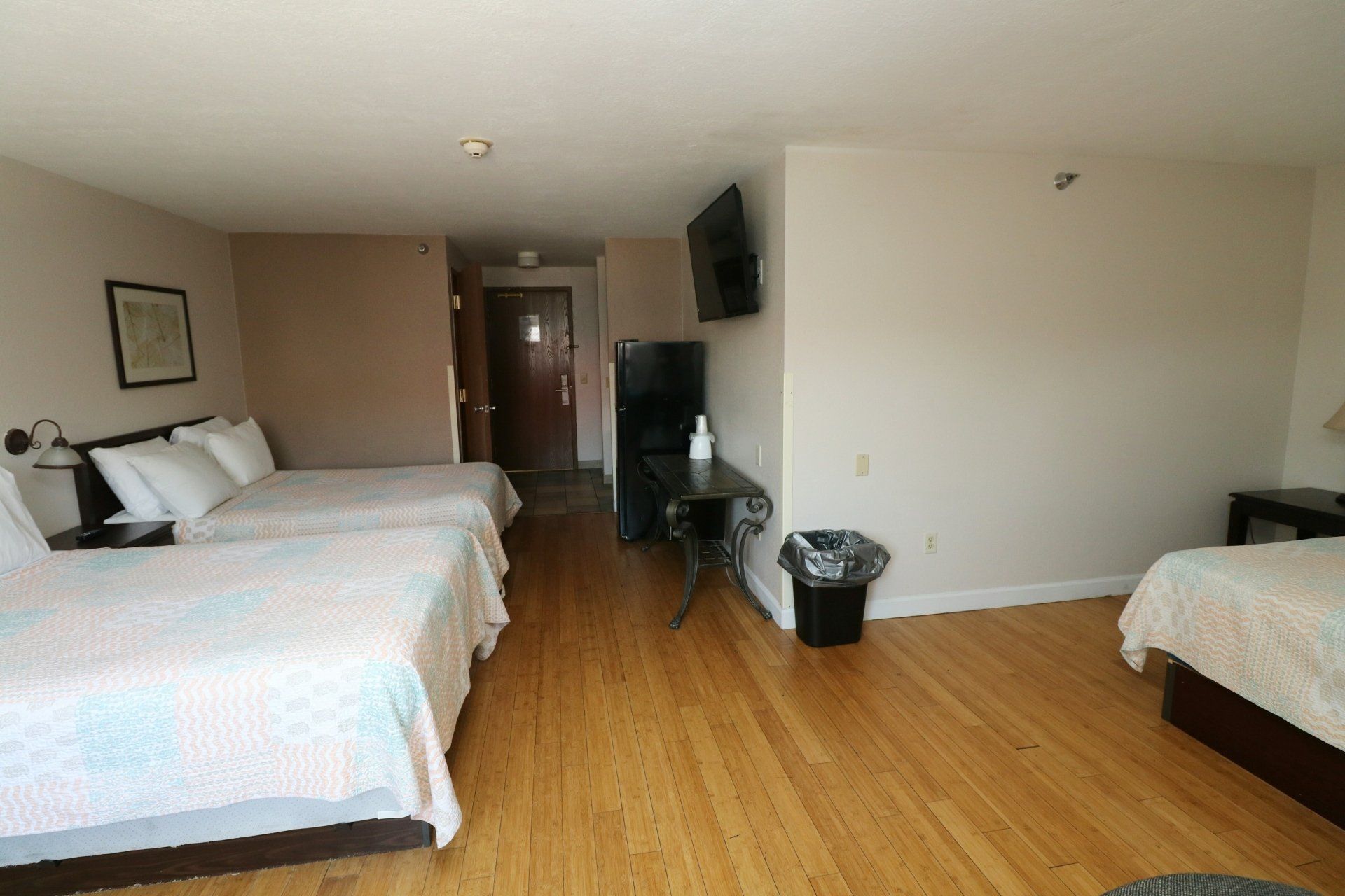Commodore Resort - 3 double bed room