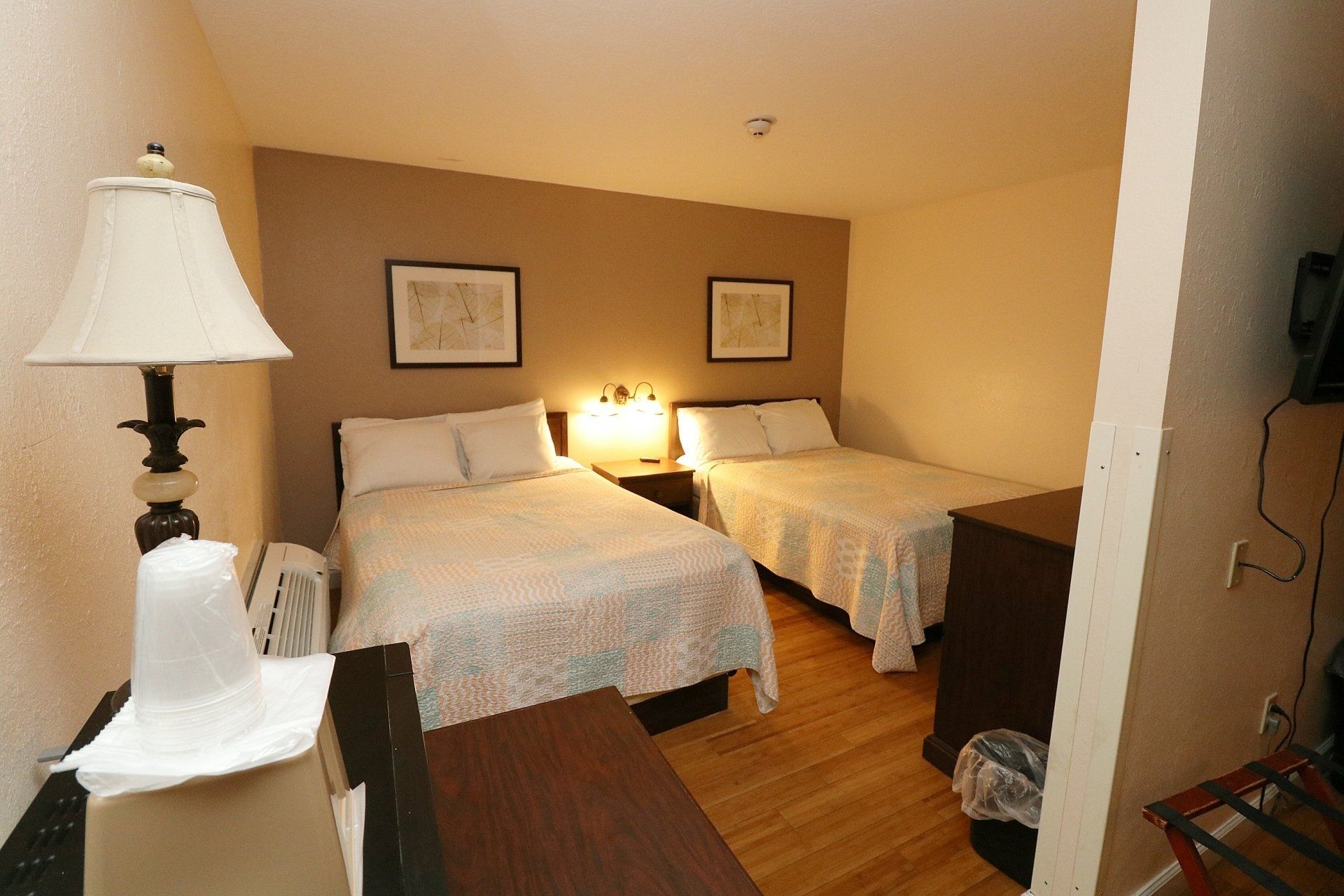 Commodore Resort - 4 double bed room 2