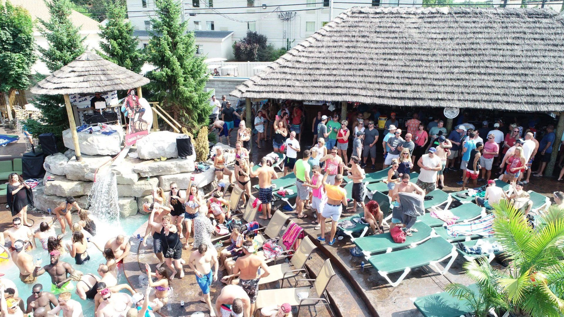 Mist Pool Bar Party Fun