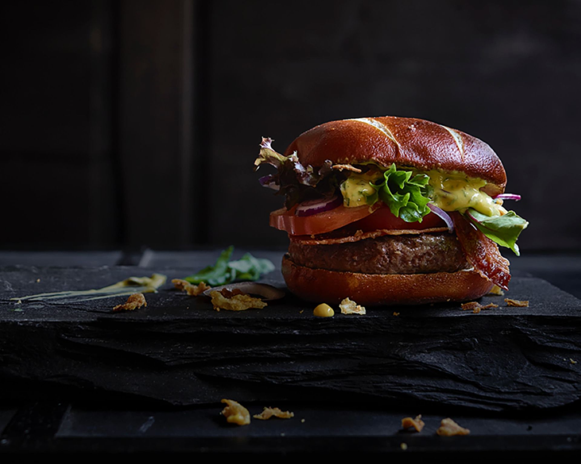 Burger gastronomique avec laitue, tomate et bacon livraison by Burger Choice Uccle
