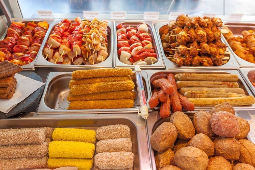 Chez clémentine - friterie - uccle - bruxelles - plus grand frigo comptoir en snack 
